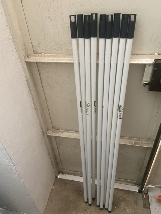 Paus para esfregona ou vassouras