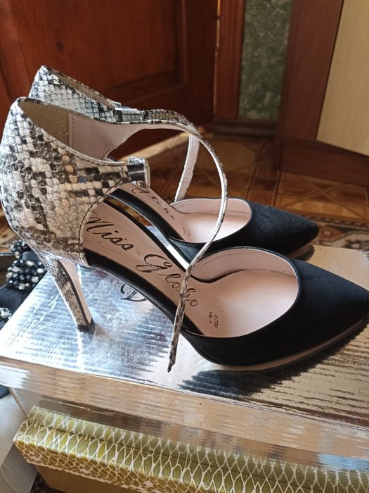 Босоніжки жіночі чорні