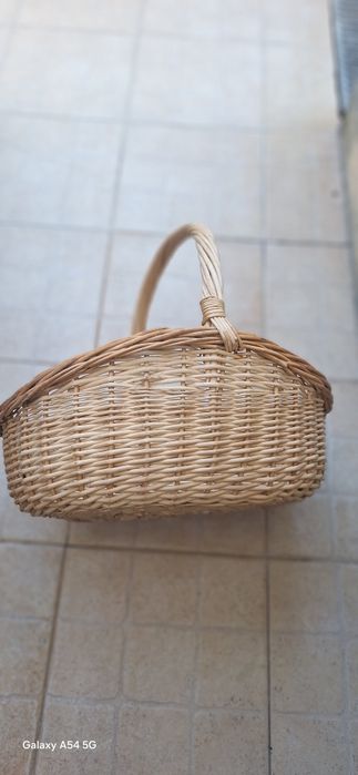 Cesto de vimes com alça