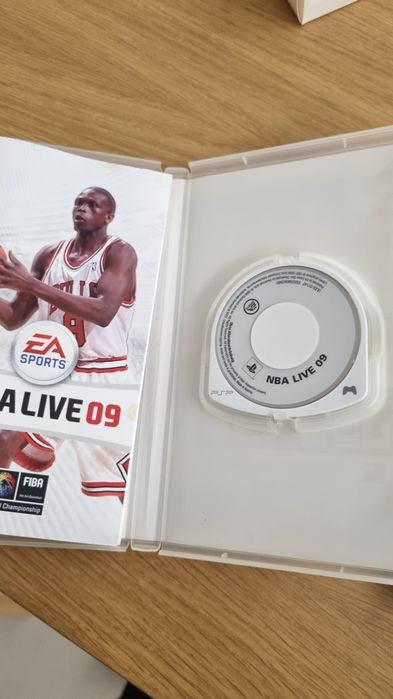 2 jogos PSP com pouco uso