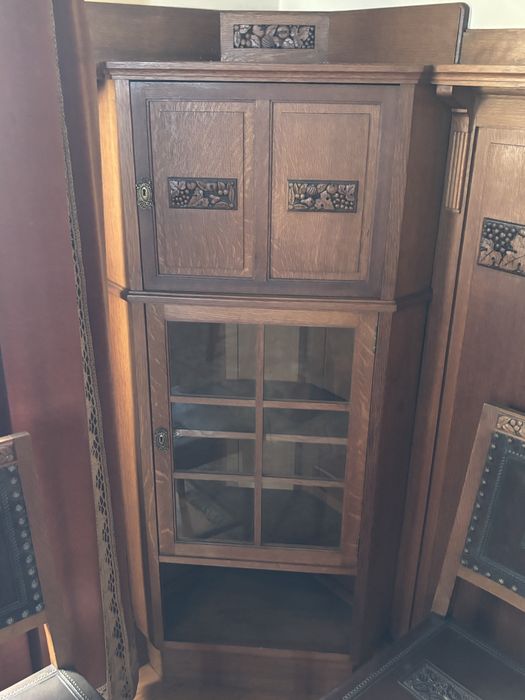 Sala de jantar completa com revestimento de paredes12cadeiras e mesa