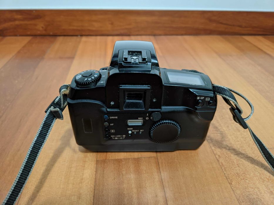 Câmara Fotográfica de Película Canon EOS 5 com Bolsa Ikon