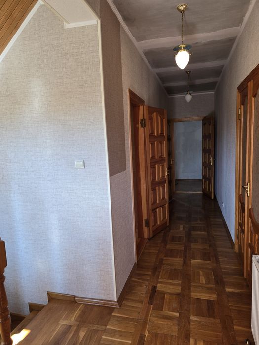 Продаж будинку з прямим виходом до ставка