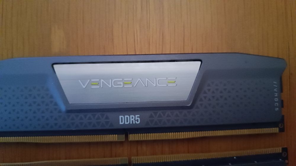 Kit Memória RAM Corsair Vengeance 32GB (2x16GB) DDR5 6000MHz