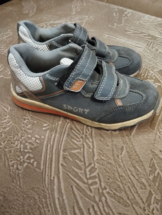 Продам детскую обувь