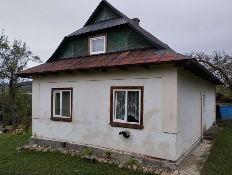 Чудовий будинок в курортному місті Косів на великій ділянці!