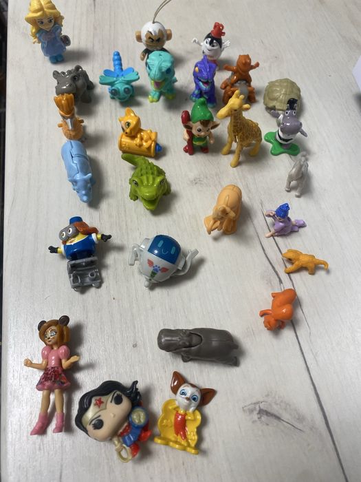 Іграшки кіндер ..