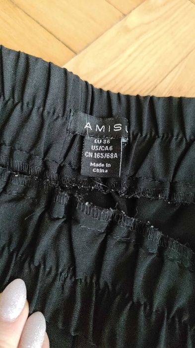 Czarne luźne spodenki