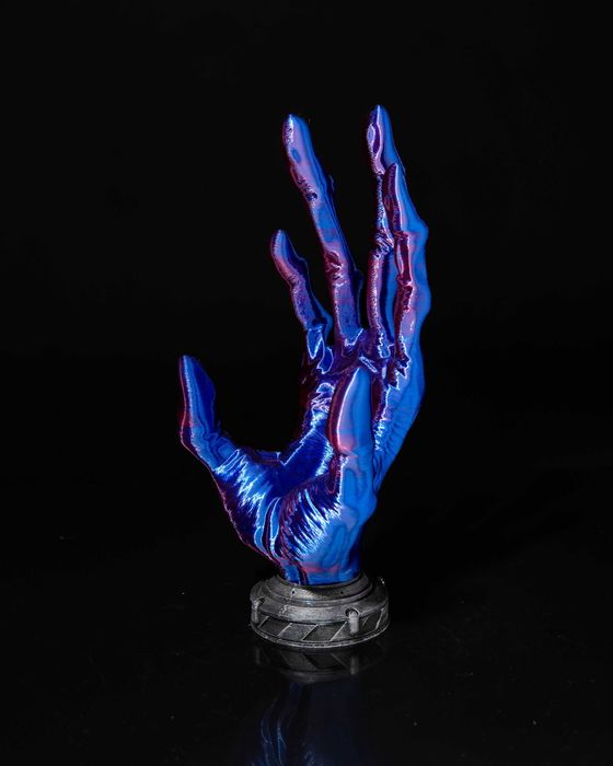 Suporte para Comandos – Modelo "Mão Zumbi"