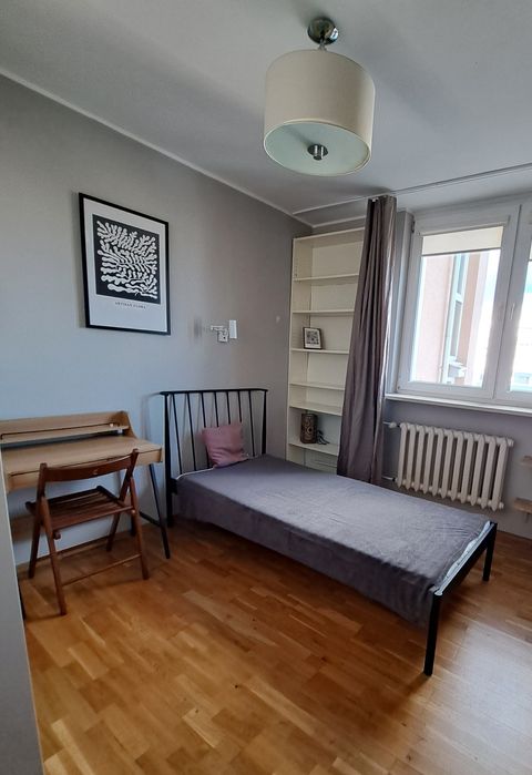 Blisko metra, AWF i UKSW — przytulny pokój w 3‑pokojowym mieszkaniu, ul. Klaudyny (Bielany)