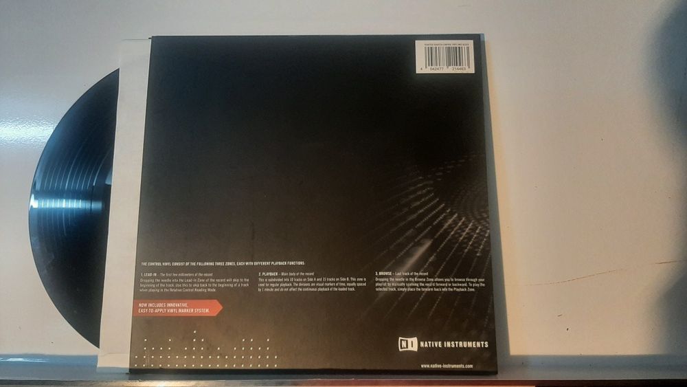 -traktor scratch A 6 ( placa d3 som + timecodes 2x lp/2× cd )

-não in