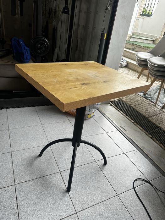 Mesa para espaço comercial ou habitacional