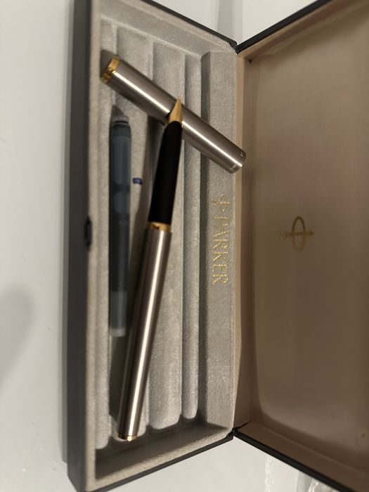 Caneta  parker prateada