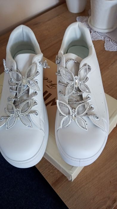 Adidasy białe motyl