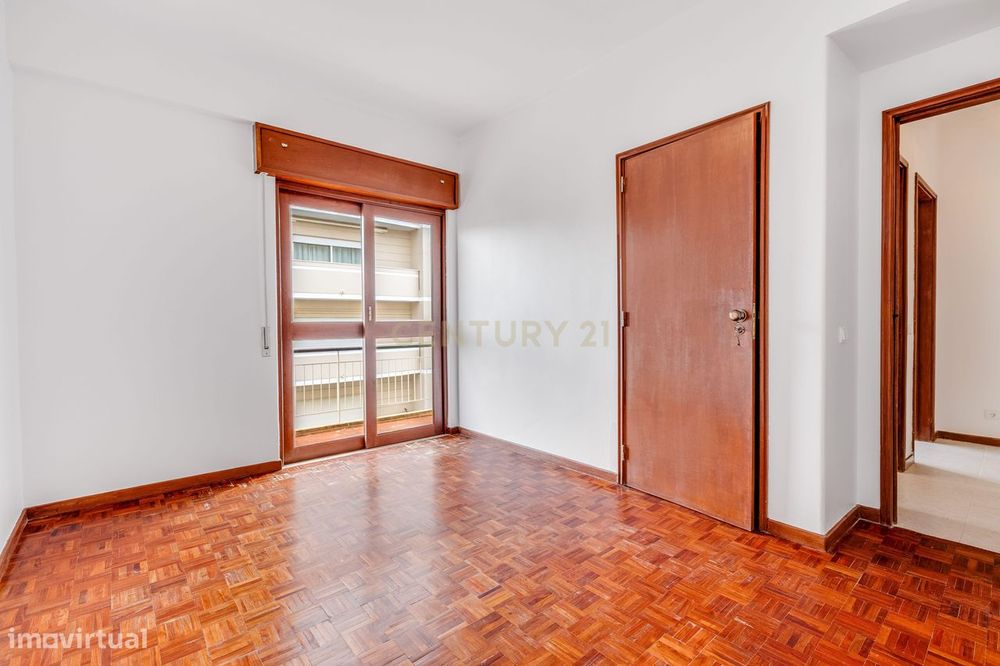 Apartamento T 4  em Faro no centro da cidade a 300m do mercado Municip