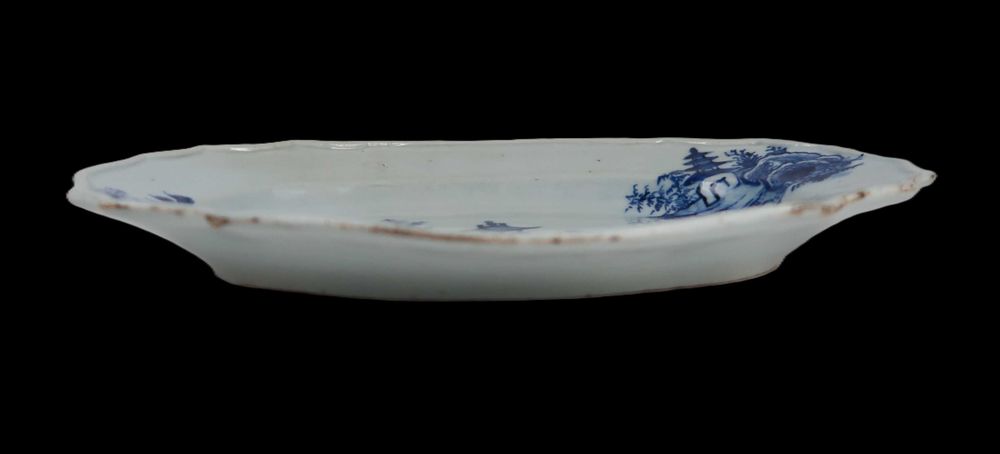Travessa Polilobada em porcelana da China Séc. XVIII - 28 cm