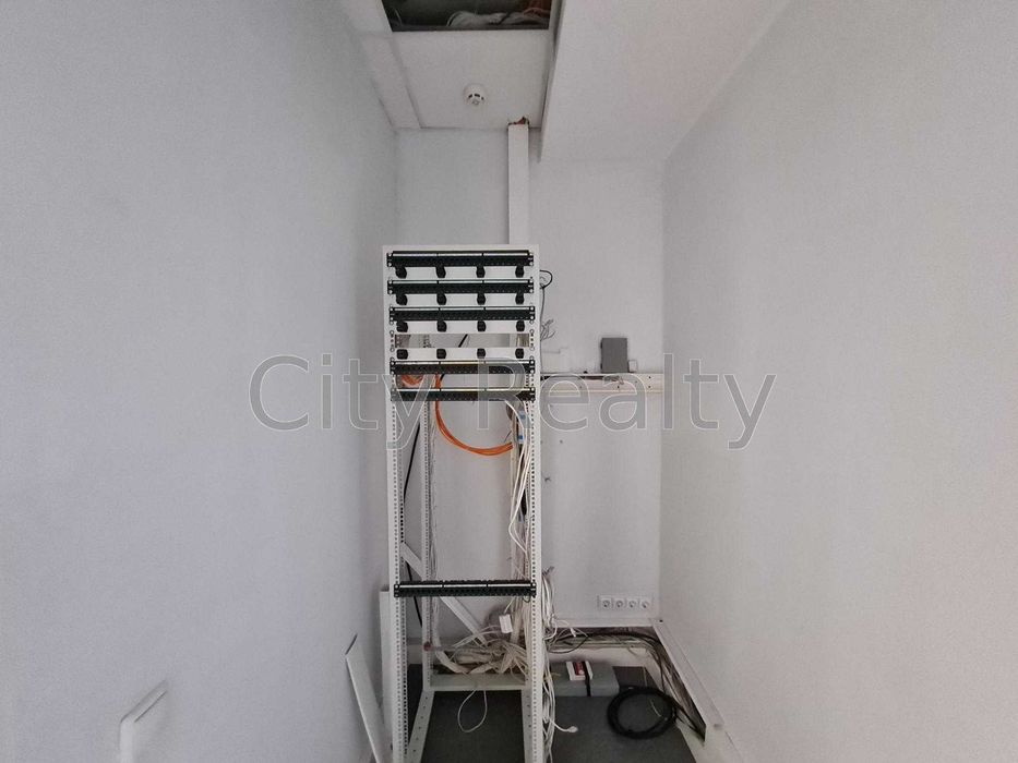 Офіс 327 м.кв. Вул. Ігорівська 12Б Поділ метро Поштова Площа Без%