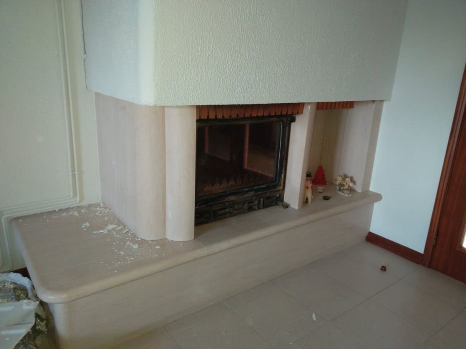 Lareira de sala com pedra
