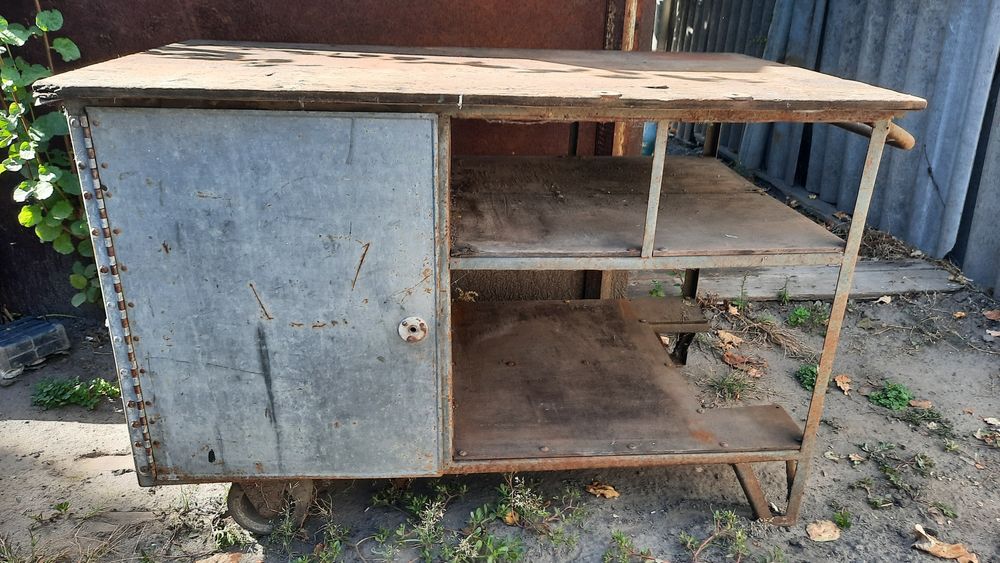 Стол  слесарный.