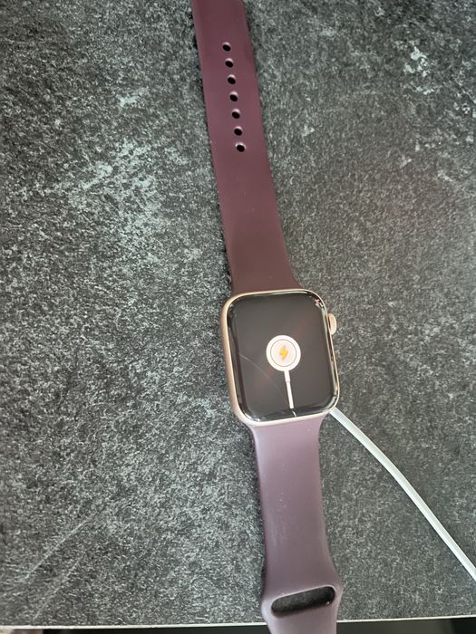 Apple Watch SE смарт годиник