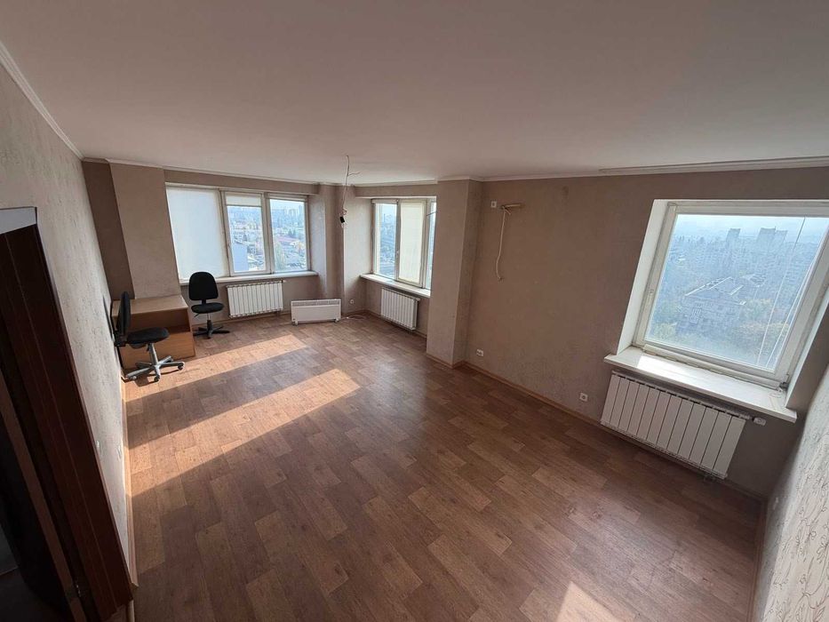 БЕЗ%. 2-к кв-ра , 78 м², вул. Макіївська, 10-А, Пріорка