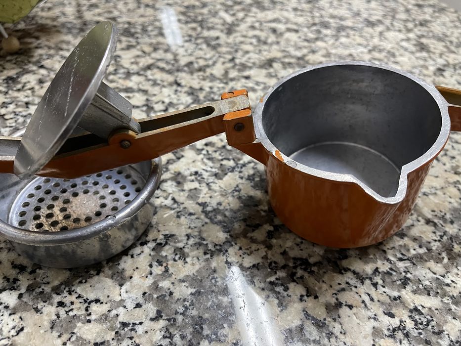 Espremedor de fruta antigo