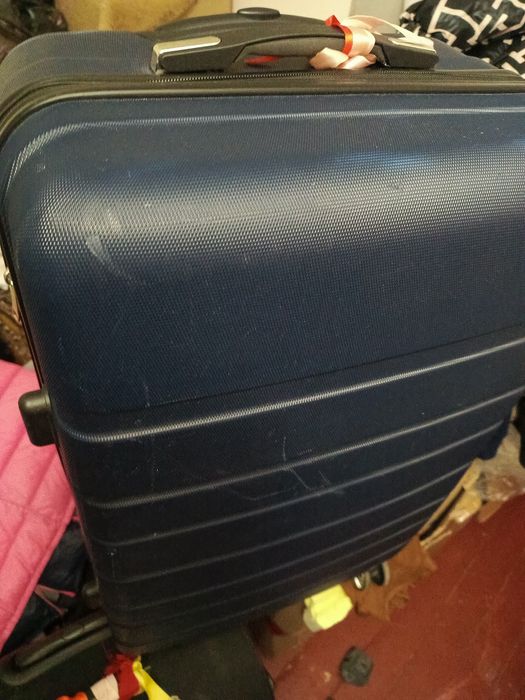 Чемодан пластиковый практичний