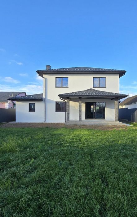 Приватний будинок з великою ділянкою, є газ,  15 хв до Києва