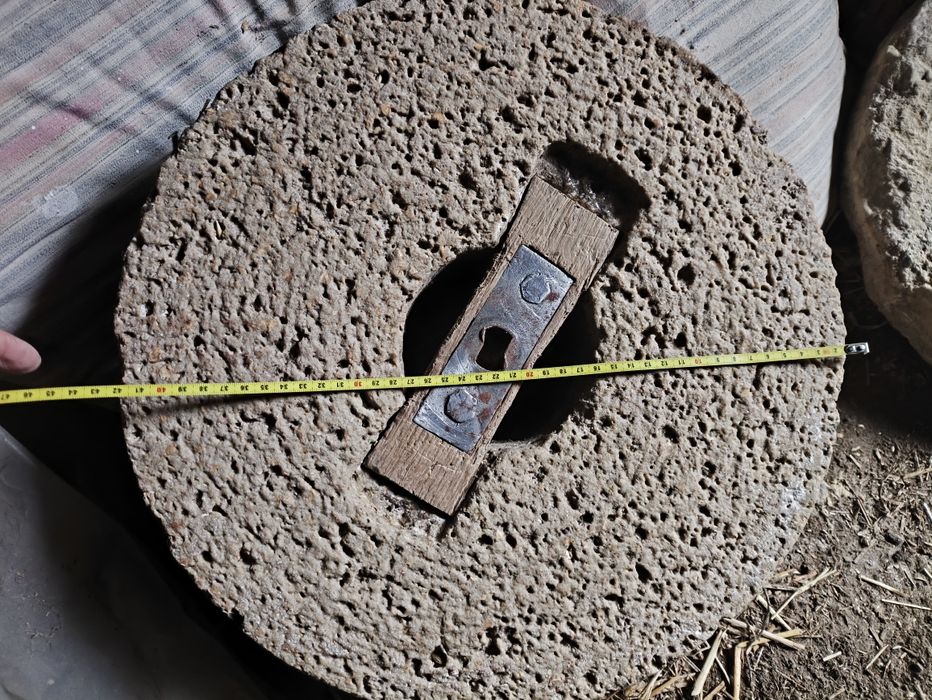 Млин на жорнах з каменю