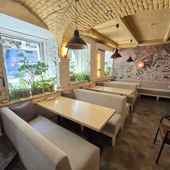 Ресторан з обладнанням та меблями вул. Мала Житомирська, Золоті ворота