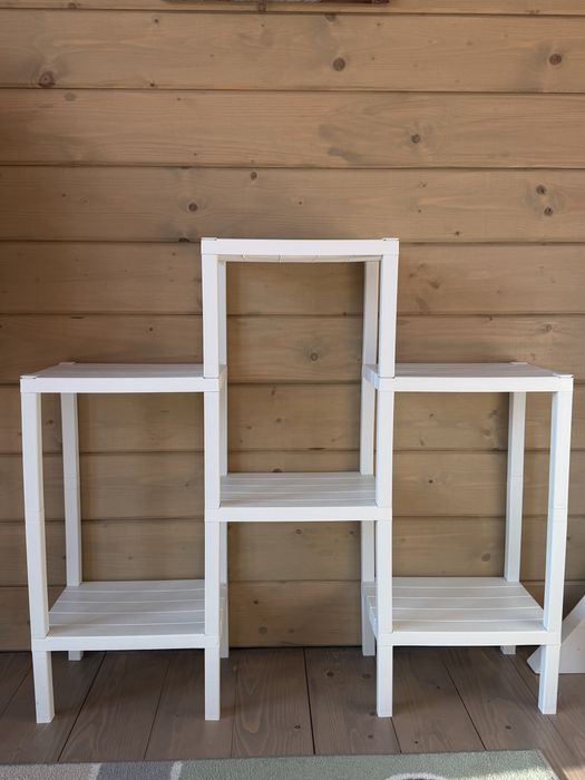 Книжкова поличка