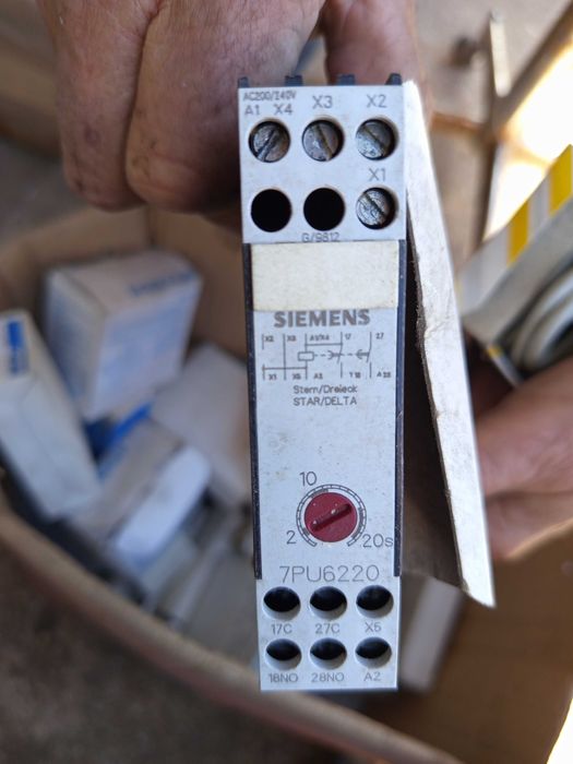 Contactores Siemens e Mitsubishi