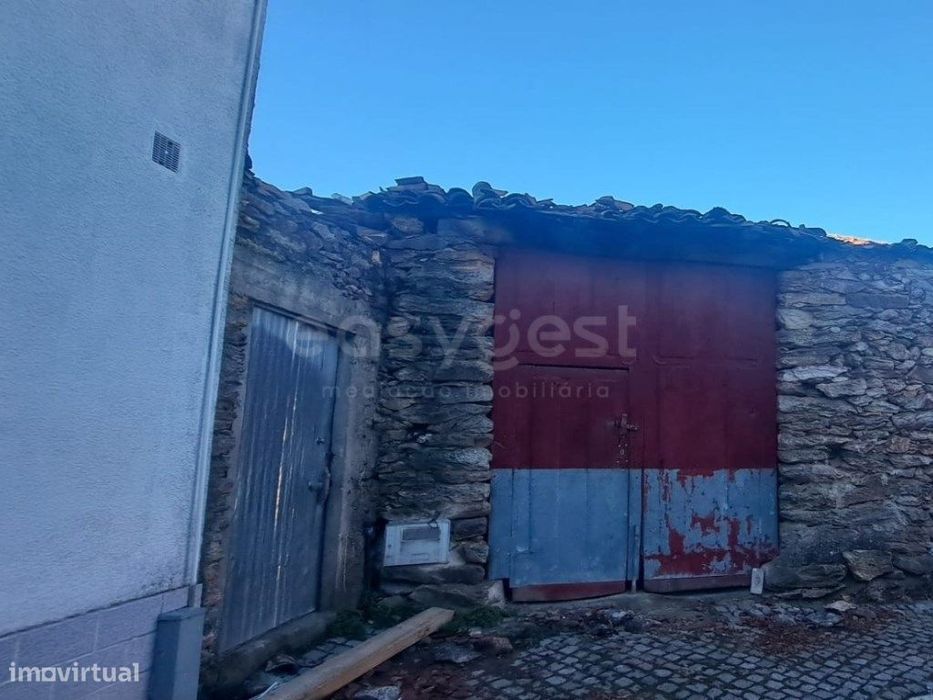 Garagem de 99 m2 na Zona Histórica - Mogadouro