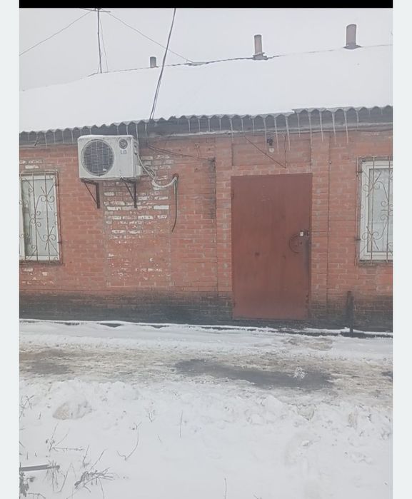 Продам пол дома... помещение под бизнес...