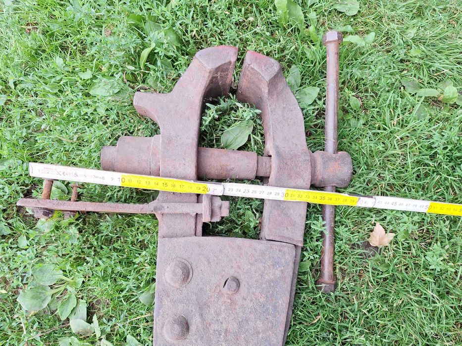 Stare imadło kowalskie.