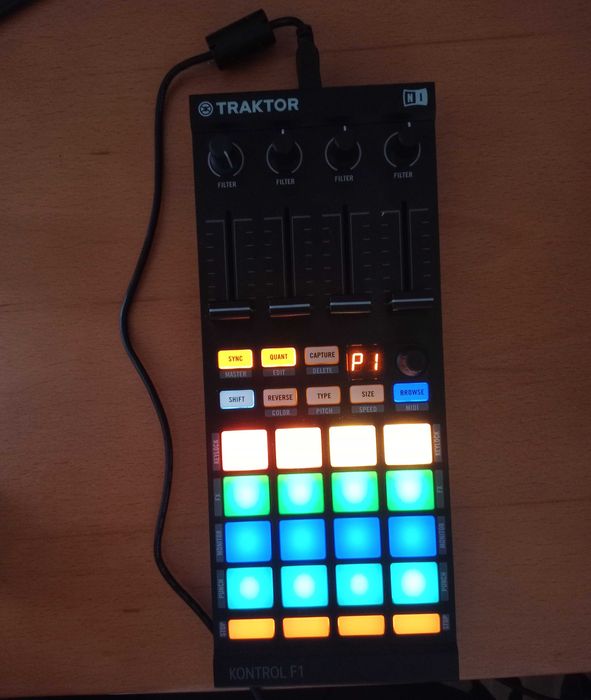 DJ Traktor F1 kontrol remix deck native instruments