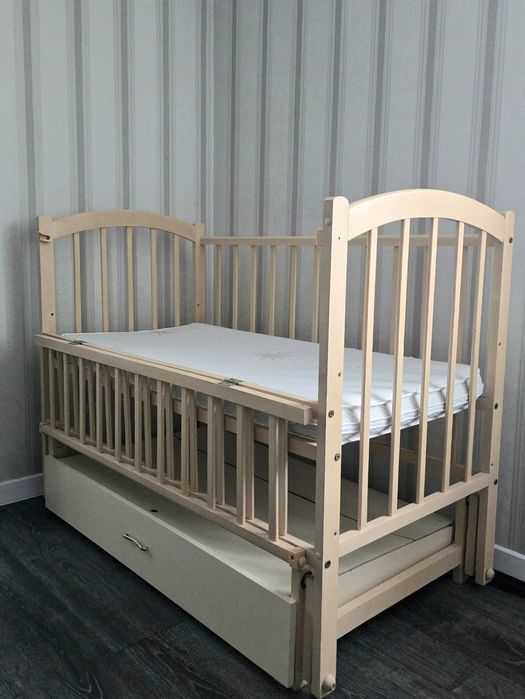 Дитяче ліжечко з кокосовим  матрасиком кроватка