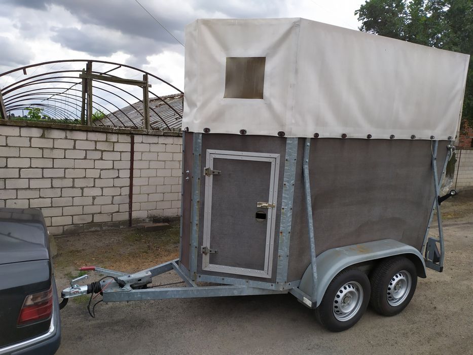 Wypożyczalnia wynajem przyczep, lawet