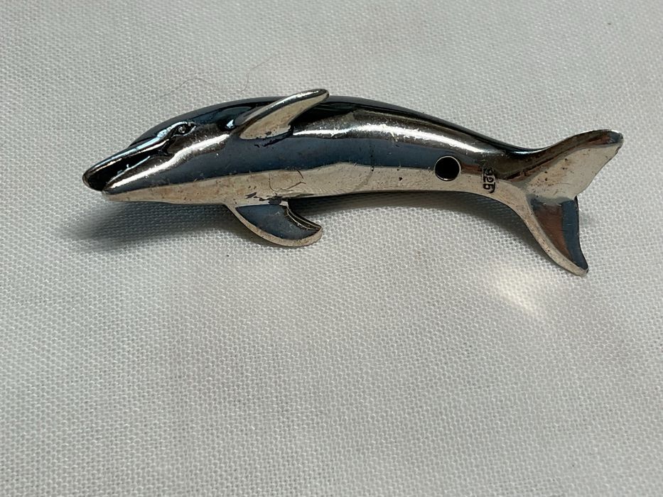 Pequeno animal Golfinho em prata com contraste