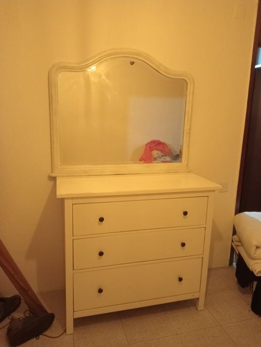 Cómoda branca IKEA