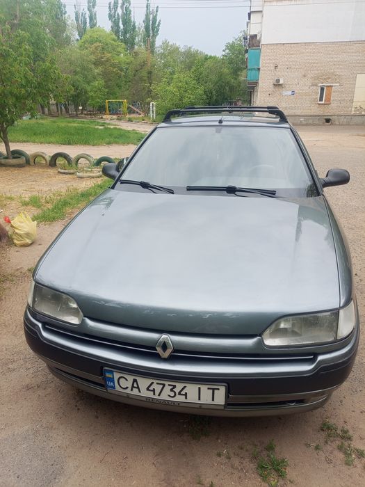Renault Safrane.