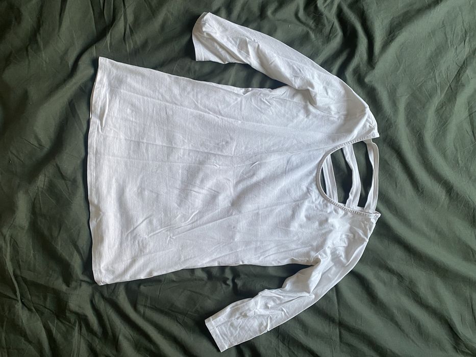 Bluzka reserved z ozdobnymi plecami