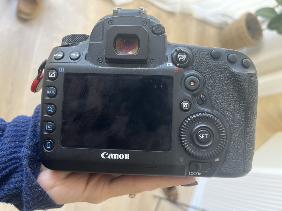 Camera + Lente CANON 5D Mark IV