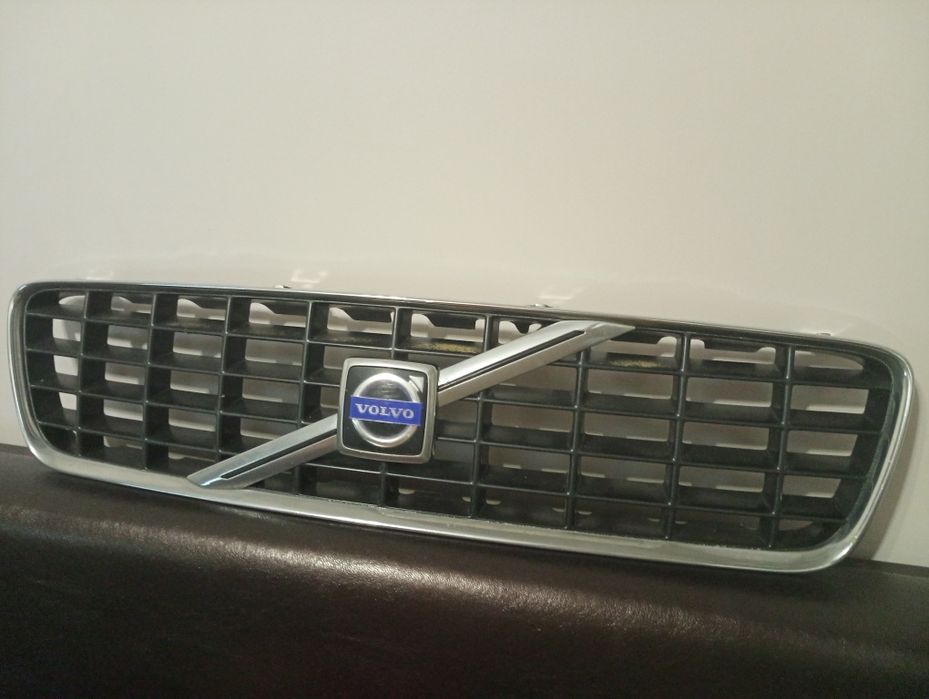 Решетка радиатора Volvo S60 2001-2004