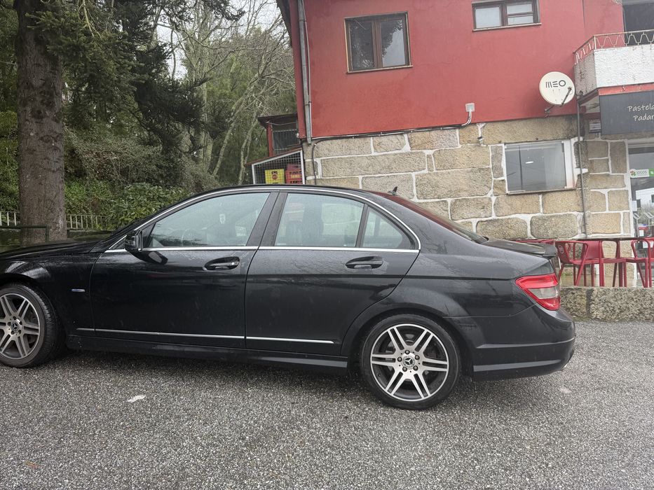 Mercedes C220 AMG Line 2010 | Diesel | 250 000 km | Excelente Estado