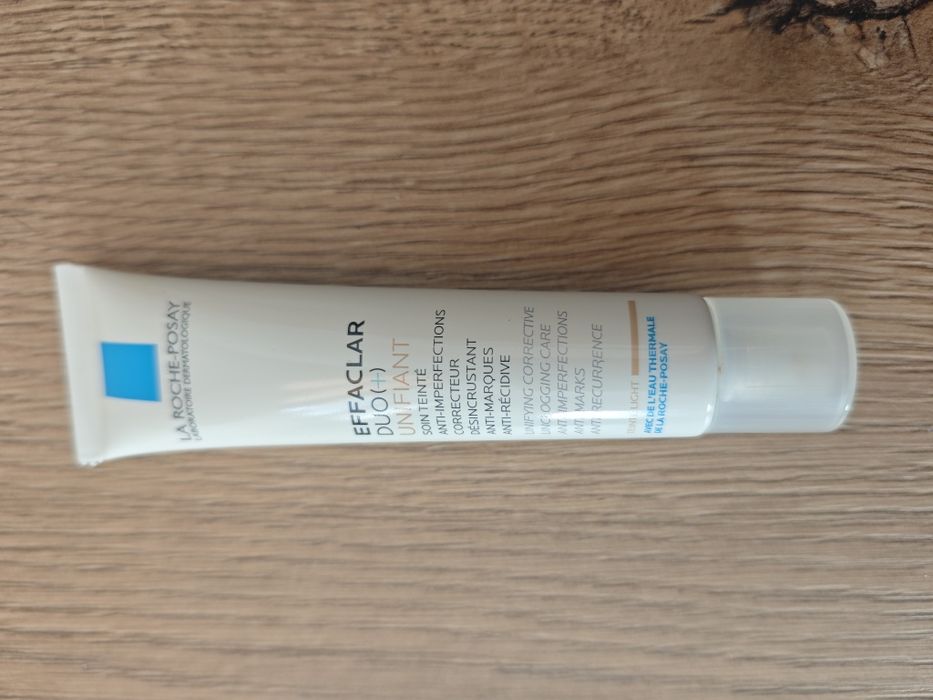 La Roche Posay Effaclar unifiant tente light podkład