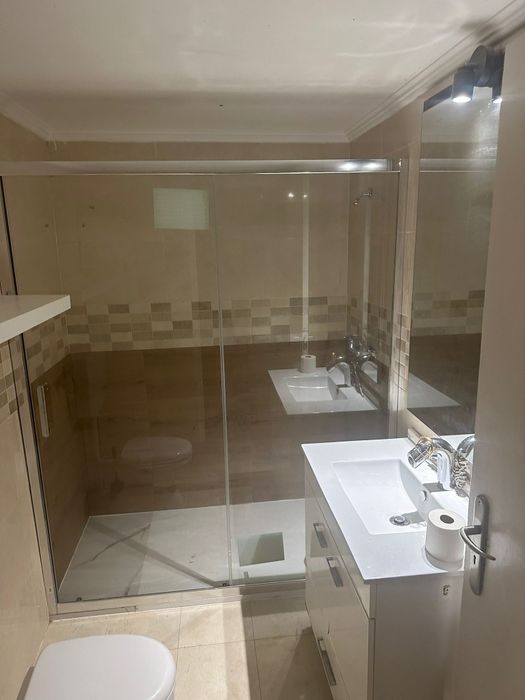 Quarto partilhado em sete rios.