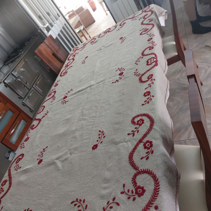 Toalha bordado a mão tecido em linho