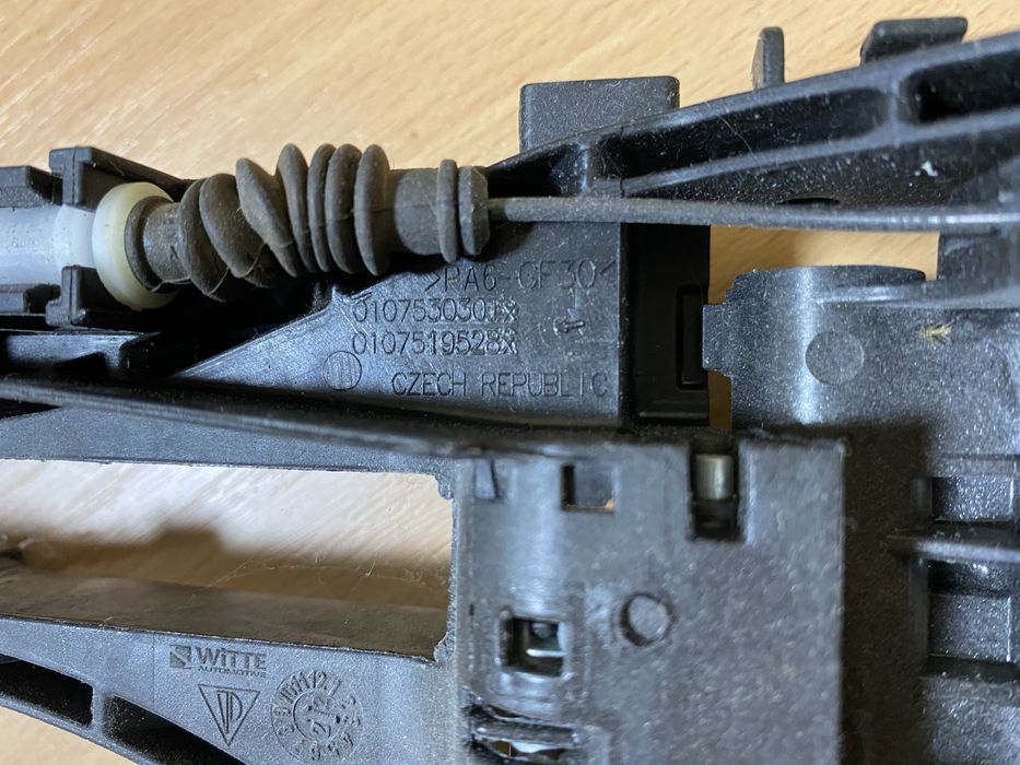 Замок лівої передньої двері Porsche Macan