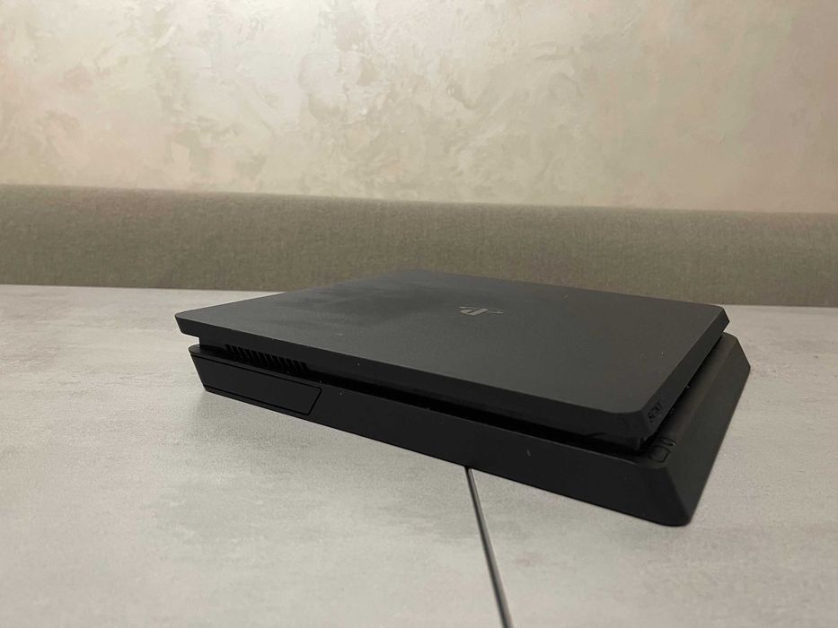 Ігрова приставка Sony Playstation PS4 CUH-2215B Slim, 500GB